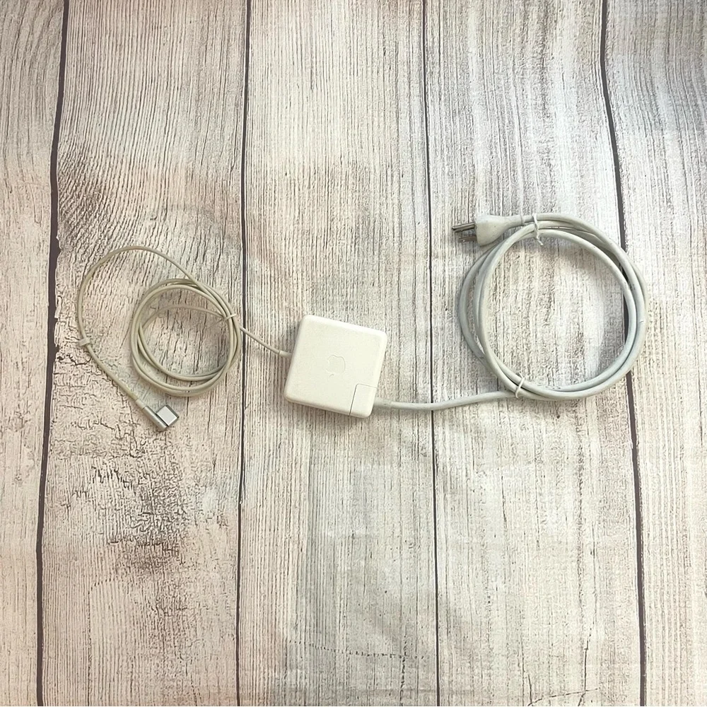 APPLE 85W MagSafe Power Adapter for 15- and 17-inch MacBook Pro